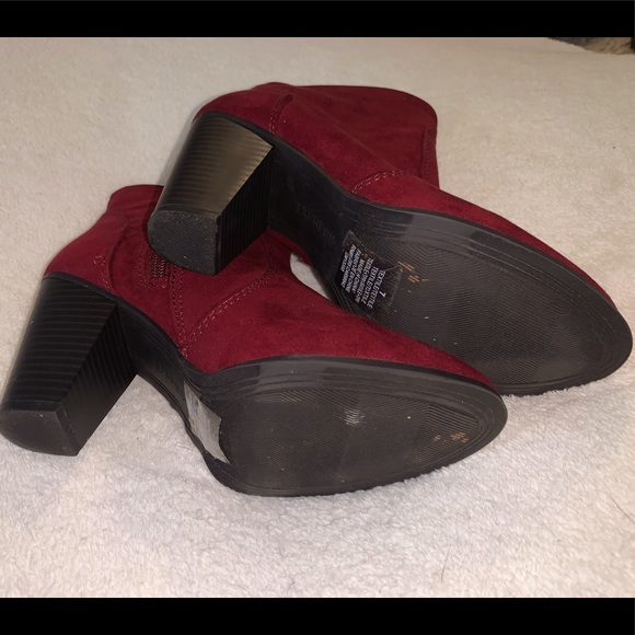 Express Zippered ankle booties in Garnet Red - Picture 4 of 6